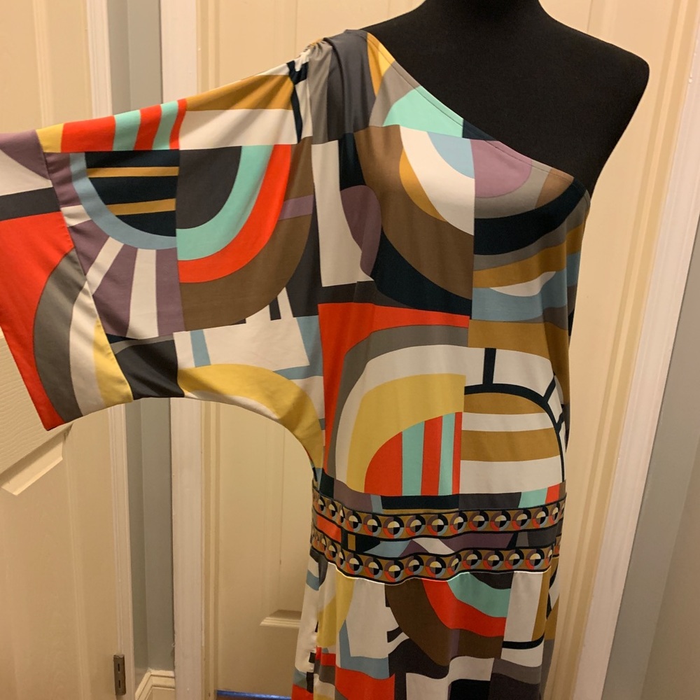 BCBG Maxazria One-shoulder multi-colored long top has great stretch, versatile - Picture 3 of 8